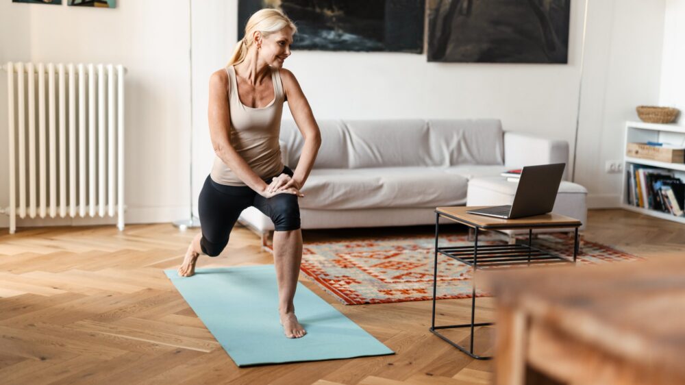 Come iniziare a fare yoga da casa