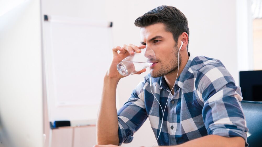 Quanta acqua bere al giorno